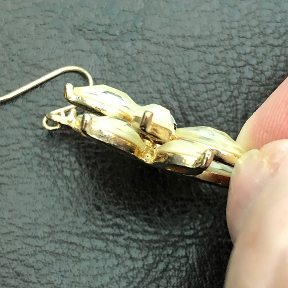 Flower earrings. NWOT - Picture 4 of 7